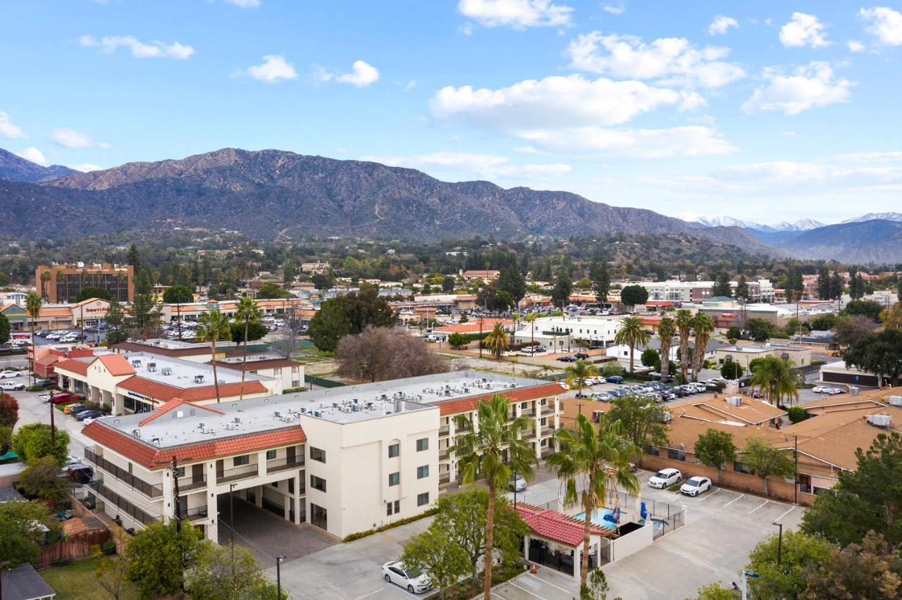Hotel Huntington Duarte Exterior photo